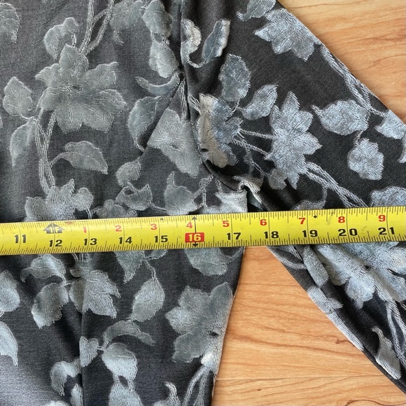 y2k |Nine West| 90s Velvet Flower V-neck pastel baby Blue & Grey Woman’s Size M - Picture 6 of 7